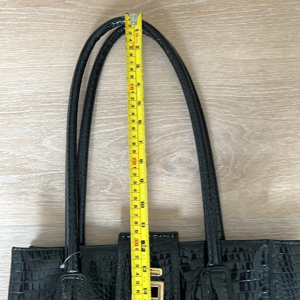 ST. JOHN tote black patent leather crock print